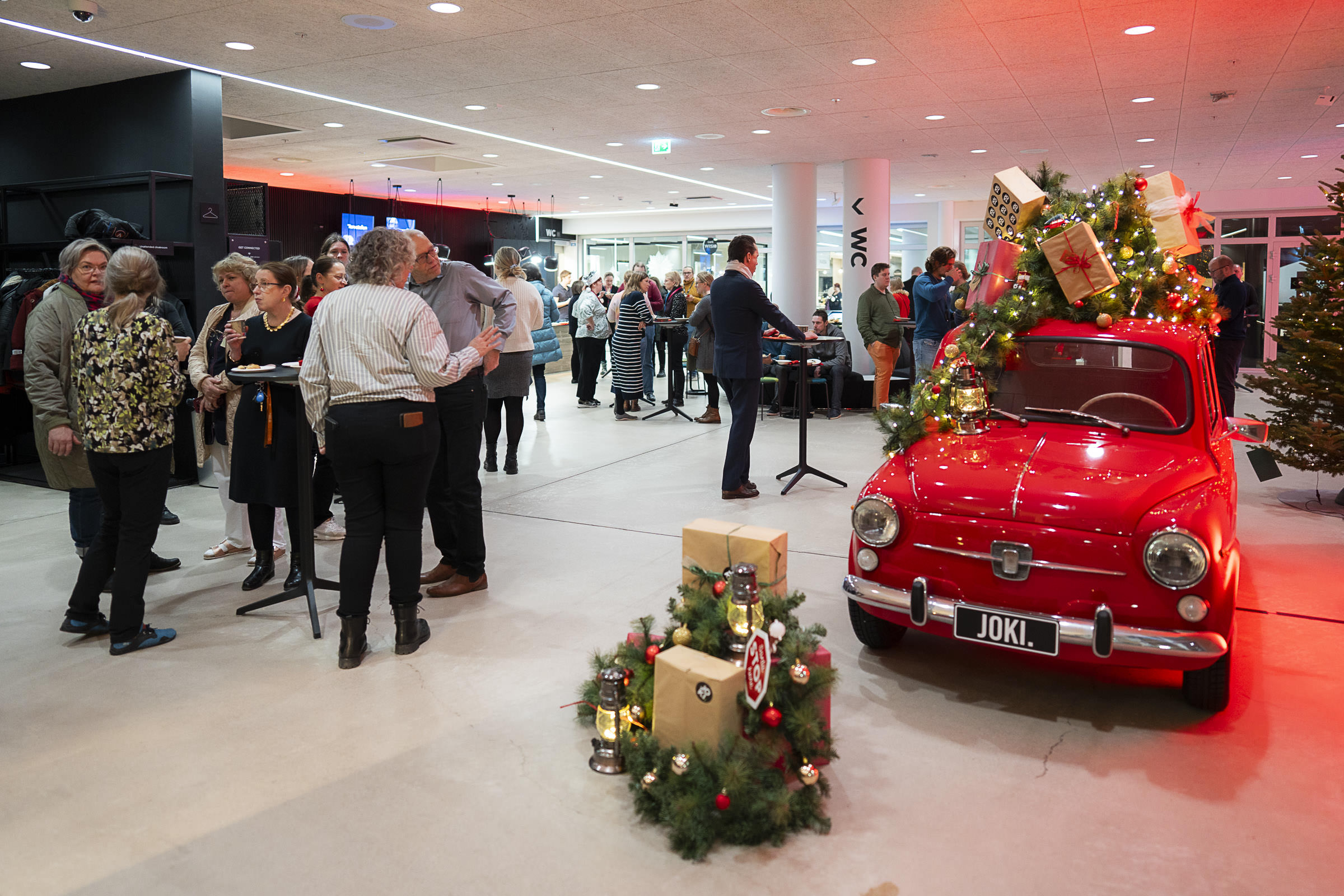 Joulupuuro kokosi asiakkaat yhteen