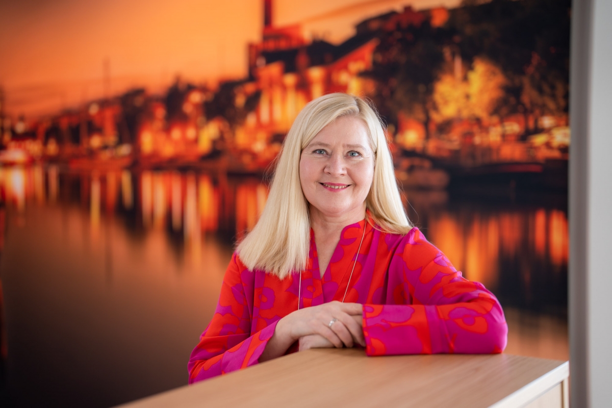 Turku Enegian viestinäpäällikkö Anne-Mari Repola-Mäkinen Turku Energian toimitiloissa InfraCityssä. 
